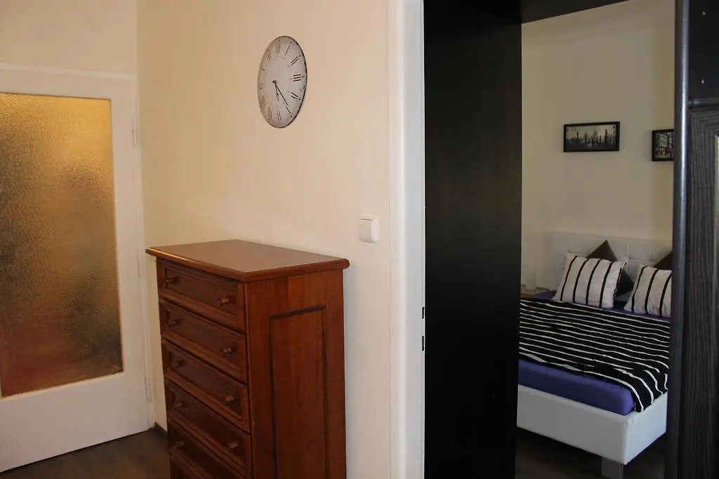 Go Native Prague Apartment